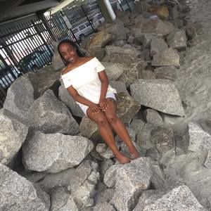 Meet your Posher, Simone